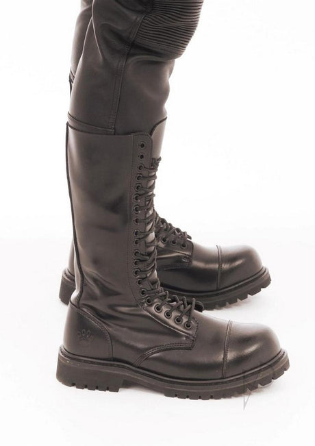 Prowler RED 20 Hole Boot - UK 8 - Black